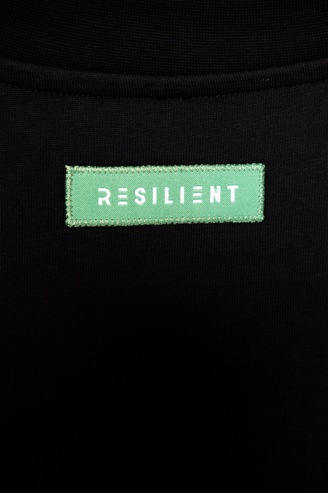 Mint woven Resilient label at the back neck